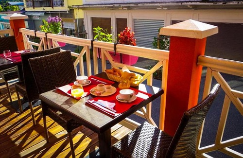 Cilaos Hotel | Welcoming Hôtel Du Cirque: Family-Friendly with Great Amenities