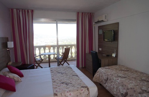 Draguignan Hotel | Hôtel du Col de l'Ange: Pool, Spa & Family-Friendly Stay