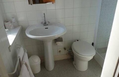 Aubreville Hotel | Budget-Friendly Hôtel du Commerce with Family Amenities