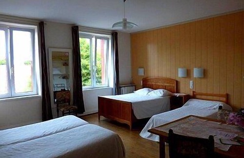 Aubreville Hotel | Budget-Friendly Hôtel du Commerce with Family Amenities