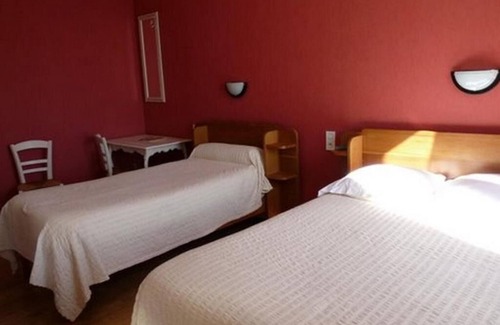 Aubreville Hotel | Budget-Friendly Hôtel du Commerce with Family Amenities