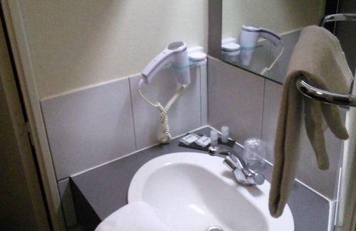 Tronget Hotel | Discover Hôtel du Commerce: 9.4/10 Rating & Family-Friendly