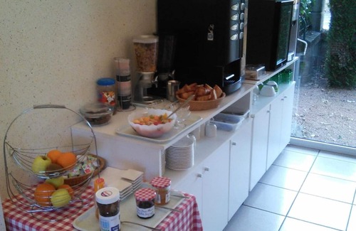 Tronget Hotel | Discover Hôtel du Commerce: 9.4/10 Rating & Family-Friendly