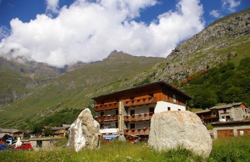 Bonneval-sur-Arc Hotel | Discover Hôtel du Glacier des Evettes - Top-Rated Family Stay