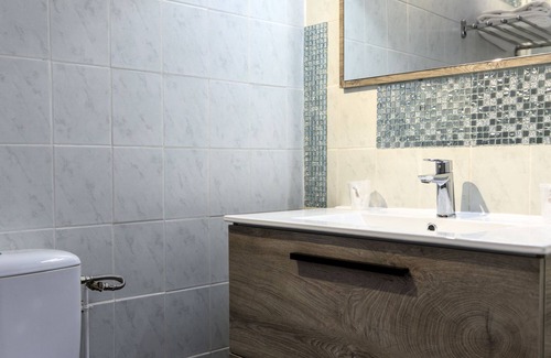 Balaruc-les-Bains Hotel | Comfortable Hôtel du Golfe with Breakfast and Hot Tub