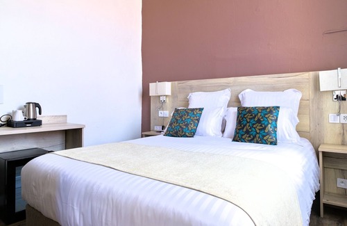 Balaruc-les-Bains Hotel | Comfortable Hôtel du Golfe with Breakfast and Hot Tub