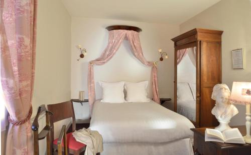 Cathedrale Hotel | Comfort at Hôtel Du Manoir: Wheelchair Accessible & Family-Friendly