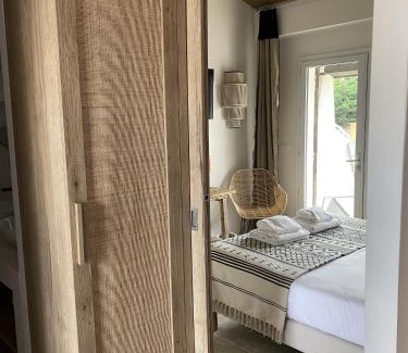 Saintes-Maries-de-la-Mer Hotel | Discover Hôtel du Pont Blanc: Pet-Friendly Oceanfront Retreat