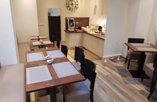 Ath Hotel | Discover Hôtel du Parc Ath: Family-Friendly with Breakfast