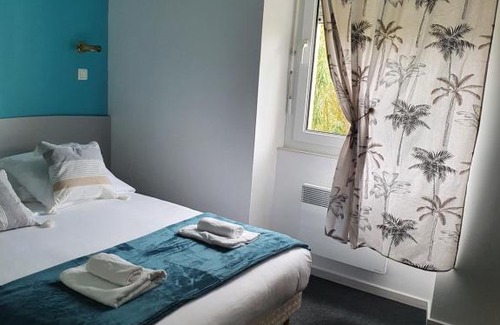 Salies-du-Salat Hotel | Hôtel du Parc: Pet-Friendly Retreat with Ocean Views