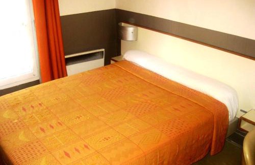 Les Halles Hotel | Cozy Hôtel du Pont Neuf: Pet-Friendly with Breakfast