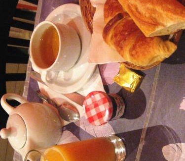 Les Halles Hotel | Cozy Hôtel du Pont Neuf: Pet-Friendly with Breakfast