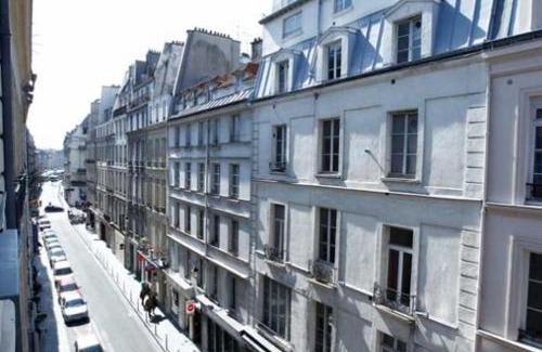 Les Halles Hotel | Cozy Hôtel du Pont Neuf: Pet-Friendly with Breakfast