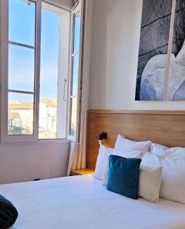 Saint-Martin-de-Re Hotel | Oceanfront Hôtel du Port with Hot Tub & Pet-Friendly Options