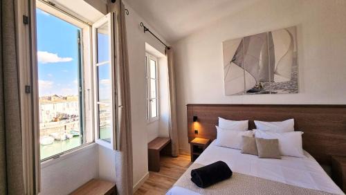 Saint-Martin-de-Re Hotel | Oceanfront Hôtel du Port with Hot Tub & Pet-Friendly Options