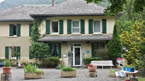 Cadeac Hotel | Oceanfront Hotel du Val d'Aure with Pool and Breakfast