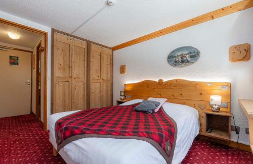 Les Claux Hotel | Discover Hôtel Ecureuil: Pet-Friendly with Breakfast Included