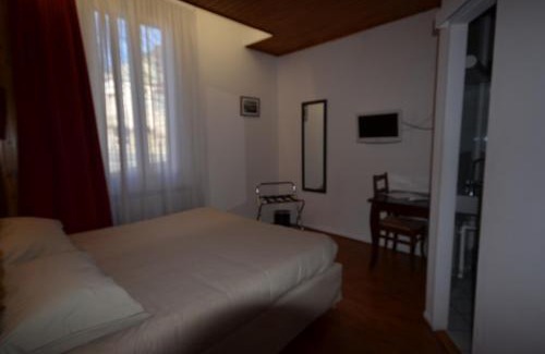 Briancon Hotel | Discover Hôtel Edelweiss: Pet-Friendly with Breakfast Included