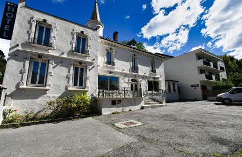 Briancon Hotel | Discover Hôtel Edelweiss: Pet-Friendly with Breakfast Included