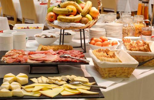 Cognet Hotel | Discover Comfort at Hôtel Eliova Le Chaix with Family-Friendly Amenities