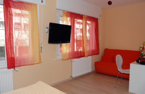 Sion Hotel | Hôtel Elite: Pet-Friendly Stay with Pool & Restaurant