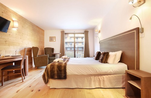 La Clusaz Hotel | Relax at Hôtel Prestige Odalys Le Chamois - 4 Star Retreat