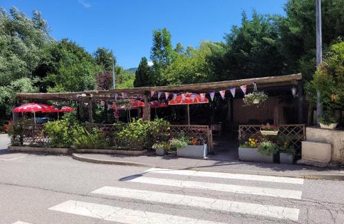 Les Omergues Hotel | Pet-Friendly Hôtel Etape with Breakfast and Dining Options