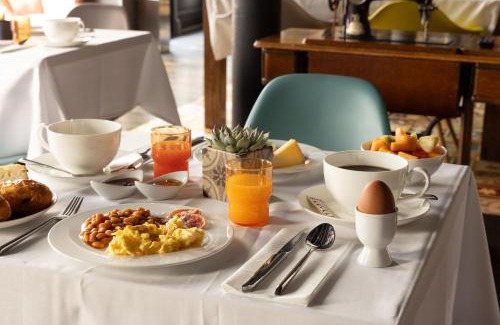 Quartier Saint-Ambroise Hotel | Discover Hôtel Fabric: 4-Star Stay with Spa & Dining