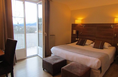 Serres Hotel | Guest Favorite: Hôtel Fifi Moulin with Family-Friendly Dining