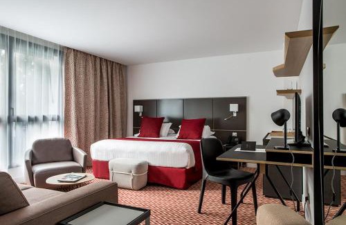 Meudon-la-Foret Hotel | Relax at Hôtel Forest Hill Meudon Velizy with Pool & Ocean View