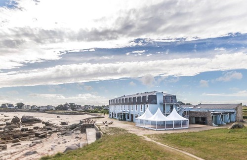 Brignogan-Plage Hotel | Ocean View Retreat at Hôtel de la Mer - Rated 8.8/10