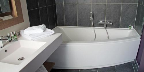 Cognac Hotel | Discover Hôtel François Premier Cognac Centre - 4-Star Retreat