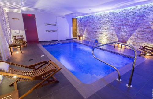 Cognac Hotel | Discover Hôtel François Premier Cognac Centre - 4-Star Retreat