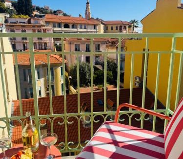 Old Town Hotel | Enjoy Ocean Views at Hôtel Narev's - Pet Friendly Stay