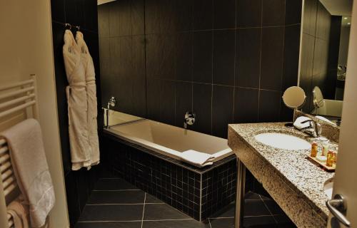 Orangerie Hotel | Relax at Hôtel Garrigae Villa La Florangerie with Spa & Pool