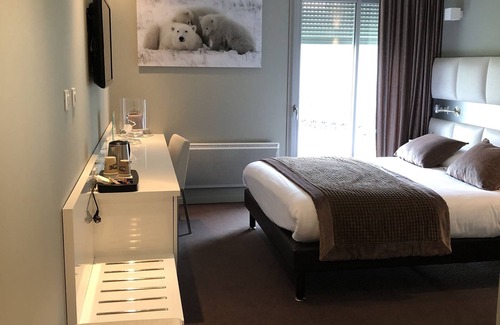 Limoges Hotel | Delightful Hôtel Golf St Lazare with Family-Friendly Amenities