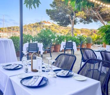 Six-Fours-les-Plages Hotel | Relax at Hôtel Helios & SPA - Ile des Embiez with Ocean Views