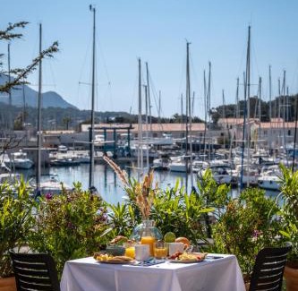 Six-Fours-les-Plages Hotel | Relax at Hôtel Helios & SPA - Ile des Embiez with Ocean Views
