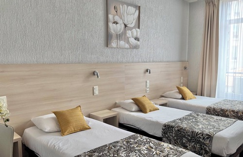 Jean-Medecin Hotel | Experience Relaxation at Hôtel Helvétique with Ocean Views