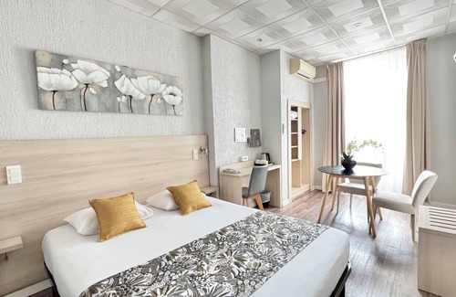 Jean-Medecin Hotel | Experience Relaxation at Hôtel Helvétique with Ocean Views