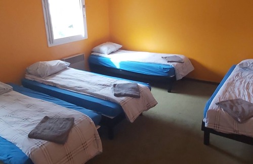 Saint-Pierre-de-Chandieu Hotel | Budget-Friendly Hôtel Holiday Lyon Est with Breakfast Included