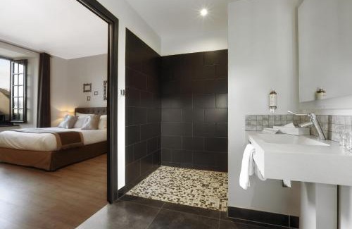 Uzerche Hotel | Discover Hôtel Joyet de Maubec: Pet-Friendly Retreat with Spa