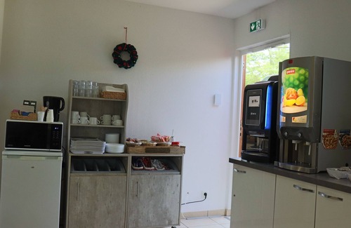Villefontaine Hotel | Convenient Hôtel Lémand Lyon Est with Family-Friendly Amenities