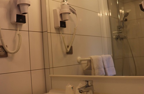 Villefontaine Hotel | Convenient Hôtel Lémand Lyon Est with Family-Friendly Amenities