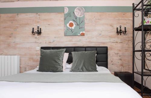 Le Pouliguen Hotel | Oceanfront Retreat at Hôtel L'albatros - Guest Rated 8.2/10