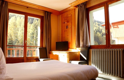 Val Cenis Hotel | Relax at Hôtel l'Alpazur: Pool, Spa & Family-Friendly Fun