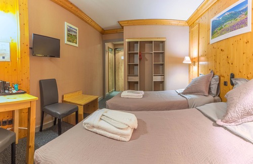Val Cenis Hotel | Relax at Hôtel l'Alpazur: Pool, Spa & Family-Friendly Fun