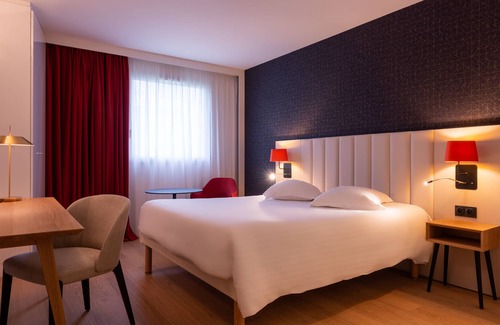 Downtown Hotel | Elegant Hôtel l'Amirauté: Guest Rated 9/10 with Spa Access