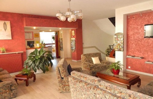Thiezac Hotel | Experience Comfort at Logis Hôtel l'Elancèze – Rated 9/10