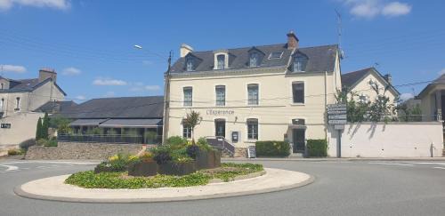 Vitre Hotel | Family-Friendly Hôtel L'Espérance Vitré with On-Site Dining